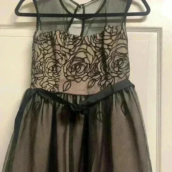 Dress - Picture 3 of 4